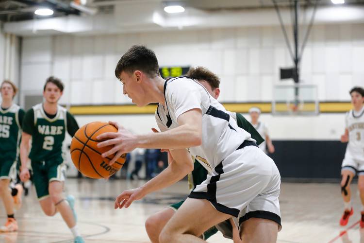 Pioneer’s Brayden Thayer (10) dribbles the ball against Ware in the third quarter of the MIAA Division 5 quarterfinal Friday night in Northfield.